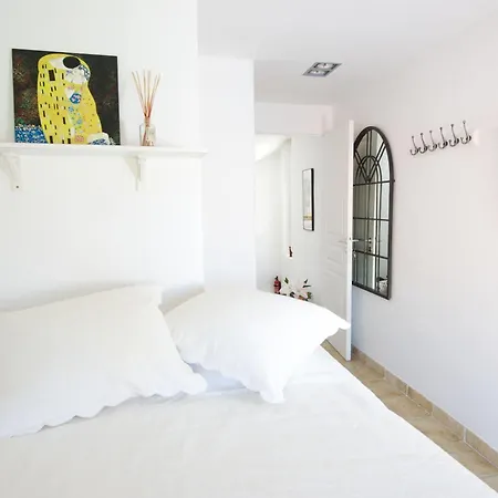 Rue Sade Bed and breakfast