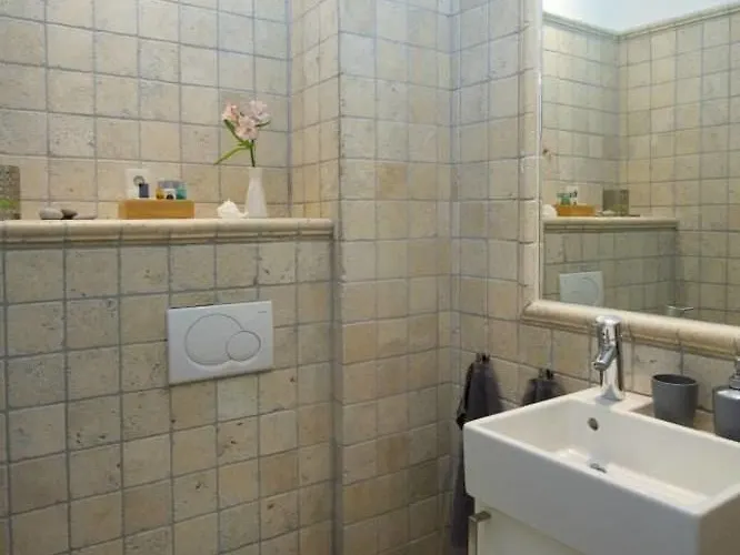 Bed and breakfast Rue Sade 2*